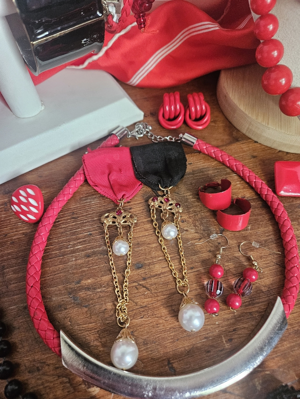 Estate Jewelry Lot Red W/ White And Black Vintage To Modern With Matching Scarf - Picture 5 of 10